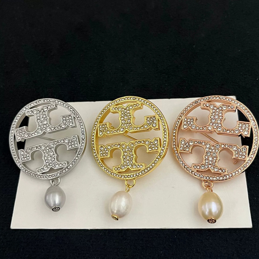 Tory Burch Charming Round Full Diamond Freshwater Pearl Metal Pendant Brooch